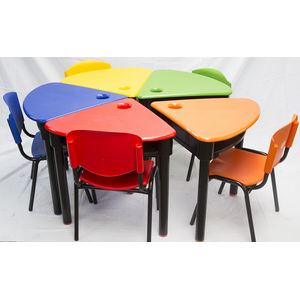 Juego de Mesas Trébol Primaria en Polipropileno